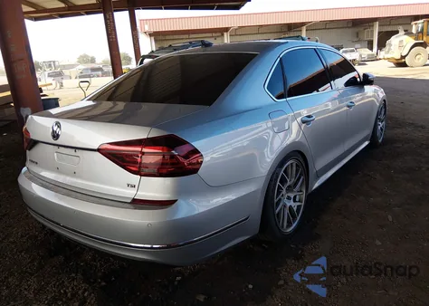 2018 Volkswagen Passat 2.0T Se z USA, uszkodzony, nr VIN 1VWBA7A35JC026839